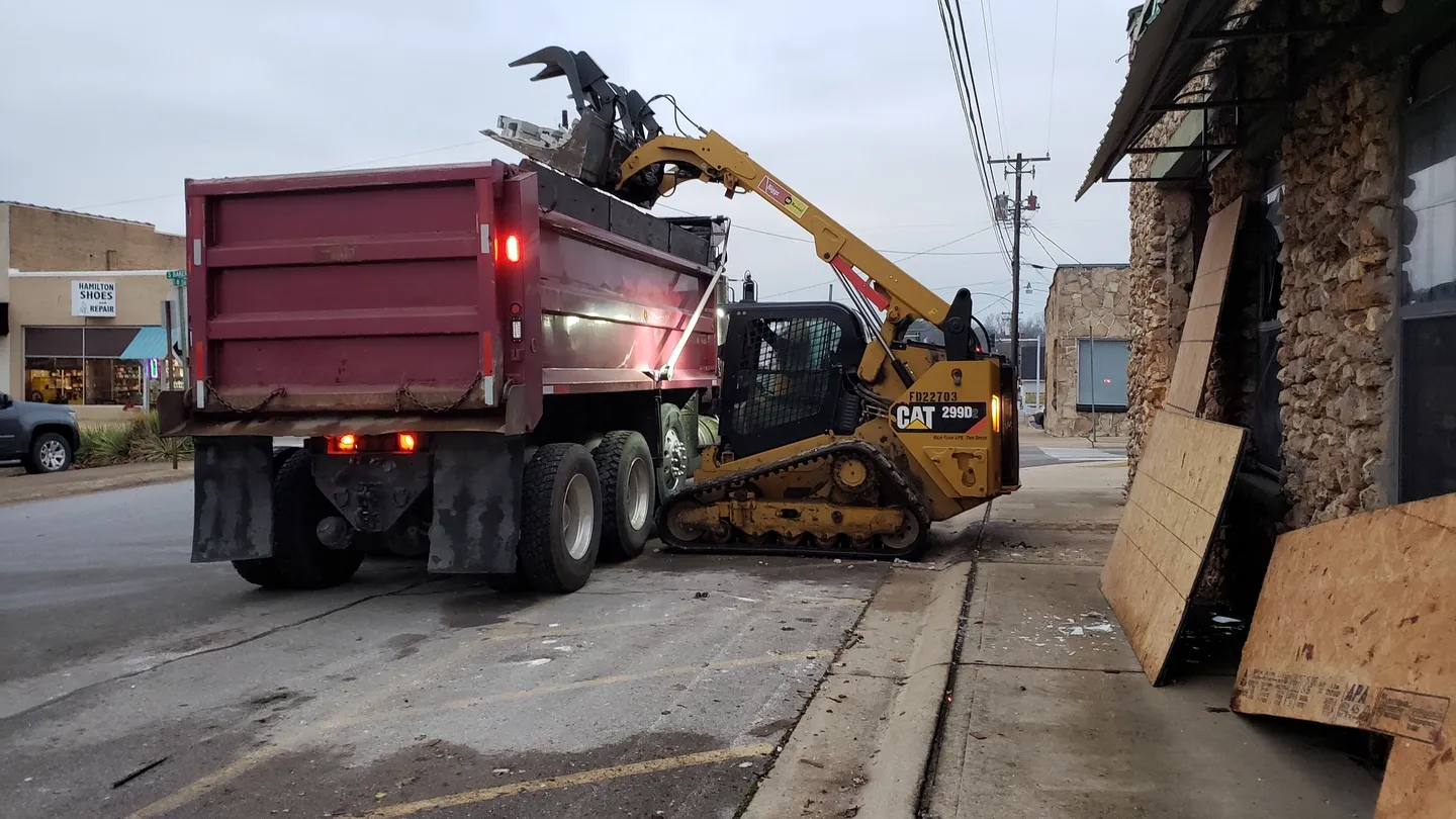 Weatherford Excavation in Mountain Home, Arkansas removing a commercial building in downtown